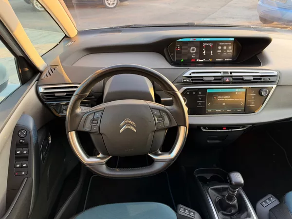Citroën Grand C4 SpaceTourer 1.2 PureTech 96kW 7.Míst - foto 15