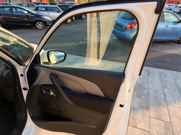 Citroën Grand C4 SpaceTourer 1.2 PureTech 96kW 7.Míst - foto 24