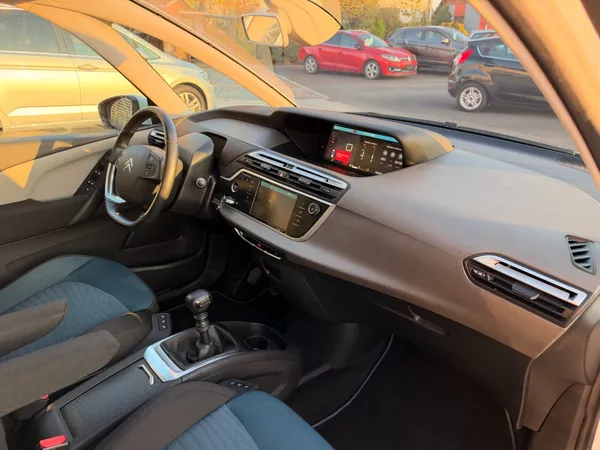 Citroën Grand C4 SpaceTourer 1.2 PureTech 96kW 7.Míst - foto 26