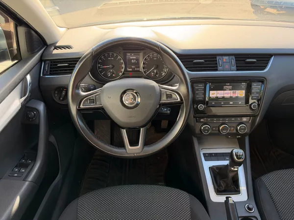 Škoda Octavia 1.6 TDI 81kW - foto 14
