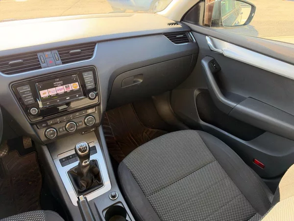 Škoda Octavia 1.6 TDI 81kW - foto 15