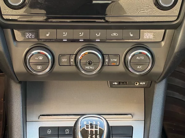 Škoda Octavia 1.6 TDI 81kW - foto 20