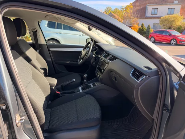 Škoda Octavia 1.6 TDI 81kW - foto 27