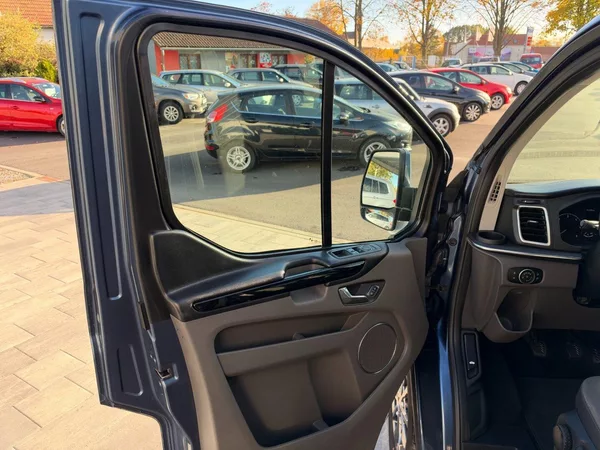 Ford Tourneo Custom Titanium 2.0TDCi 96kW L2 - foto 9