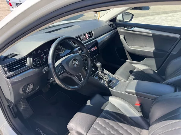 Škoda Superb 2,0 Tdi 110 Kw DSG STYLE + - foto 11