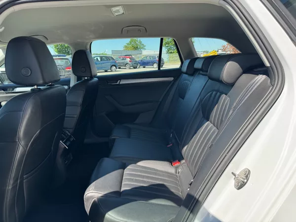 Škoda Superb 2,0 Tdi 110 Kw DSG STYLE + - foto 13