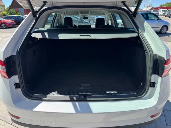 Škoda Superb 2,0 Tdi 110 Kw DSG STYLE + - foto 22