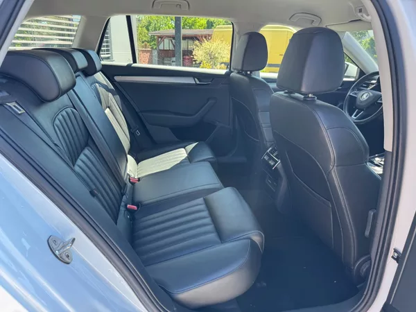 Škoda Superb 2,0 Tdi 110 Kw DSG STYLE + - foto 25