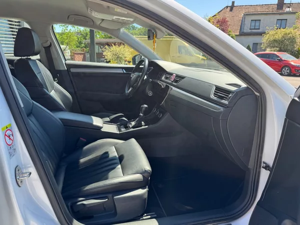 Škoda Superb 2,0 Tdi 110 Kw DSG STYLE + - foto 28