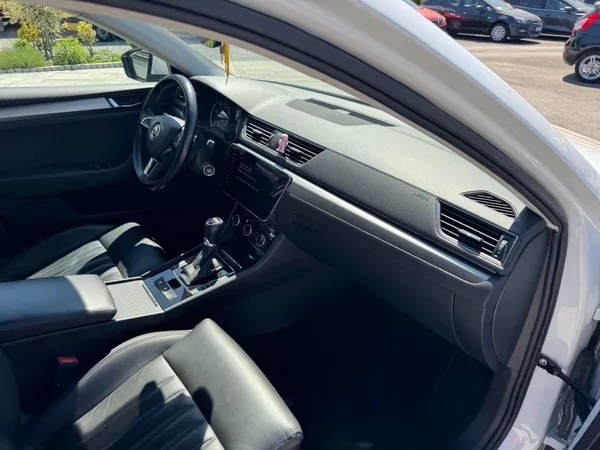 Škoda Superb 2,0 Tdi 110 Kw DSG STYLE + - foto 29