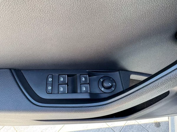 Škoda Superb 2,0 Tdi 110 Kw DSG STYLE + - foto 30