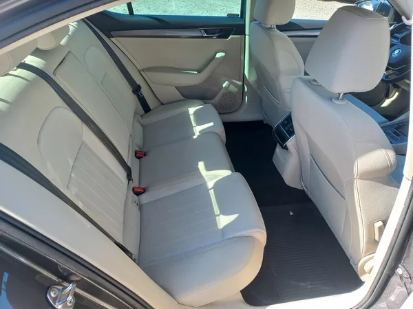 Škoda Superb 2.0TSi 140kW DSG ČR DPH - foto 13