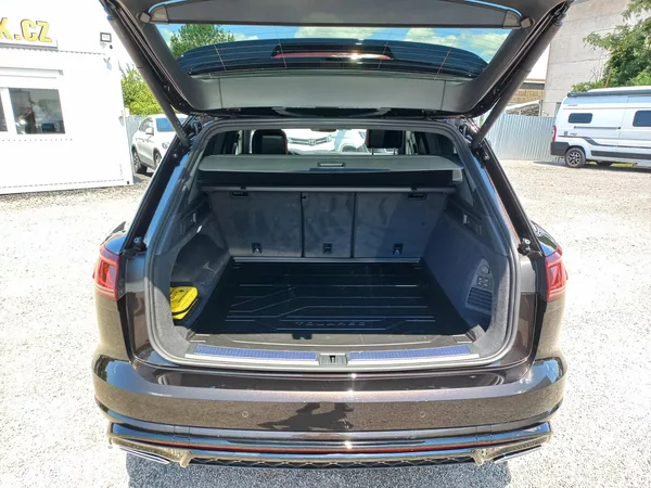 Volkswagen Touareg 3.0TDi 210kW Final ed. ČR DPH - foto 12