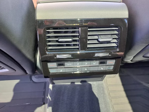 Volkswagen Touareg 3.0TDi 210kW Final ed. ČR DPH - foto 19