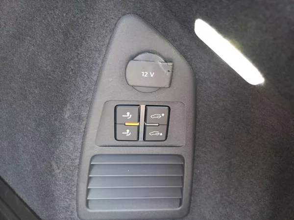 Volkswagen Touareg 3.0TDi 210kW Final ed. ČR DPH - foto 21