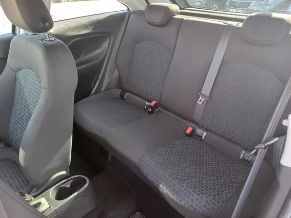 Opel Corsa 1.4i 66kW 3-dv - foto 11