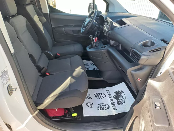 Toyota ProAce City 1.5D4-D 75kW L2 ČR DPH - foto 12