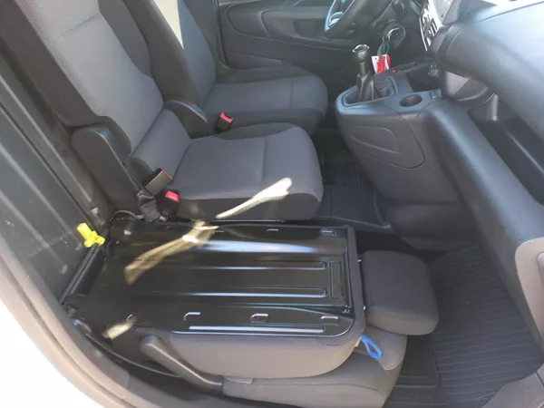 Toyota ProAce City 1.5D4-D 75kW L2 ČR DPH - foto 13