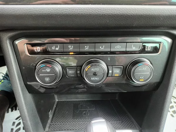 Volkswagen Tiguan 2.0TSi 140kW DSG 4x4 ČR DPH - foto 24