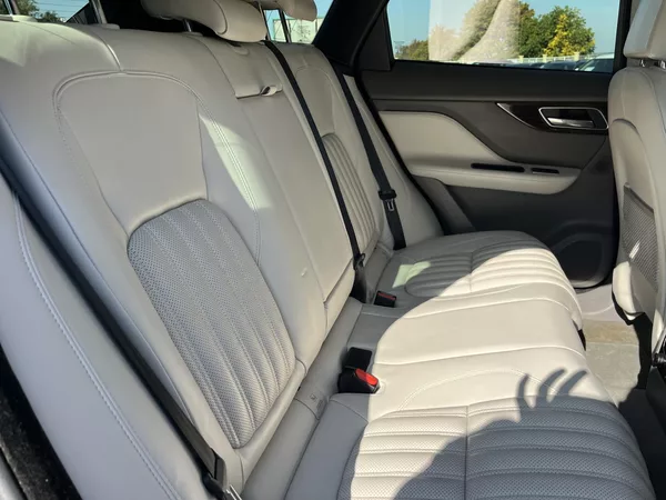 Jaguar F-Pace 2.0D 132kw AWD - foto 12