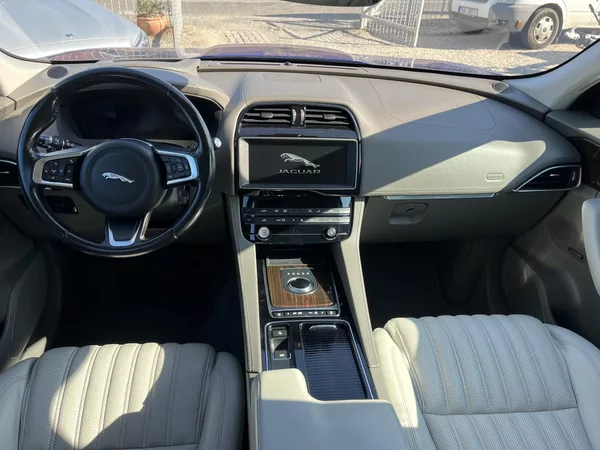 Jaguar F-Pace 2.0D 132kw AWD - foto 13