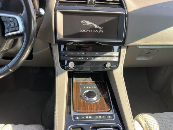 Jaguar F-Pace 2.0D 132kw AWD - foto 15