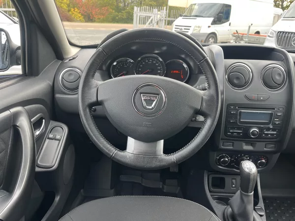 Dacia Duster 1.6i 84kw klimatizace 32000km! - foto 18