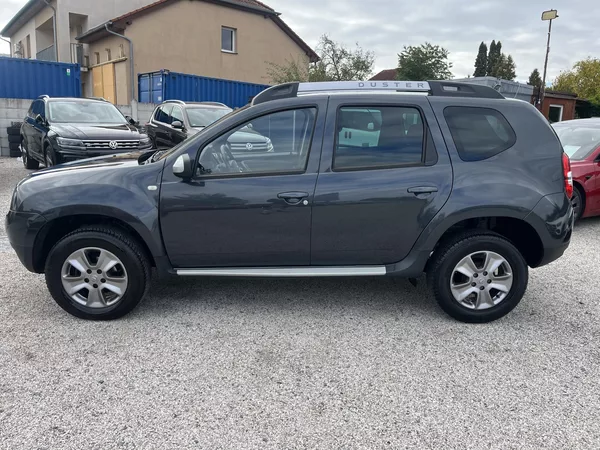 Dacia Duster 1.6i 84kw klimatizace 32000km! - foto 4