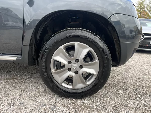 Dacia Duster 1.6i 84kw klimatizace 32000km! - foto 9