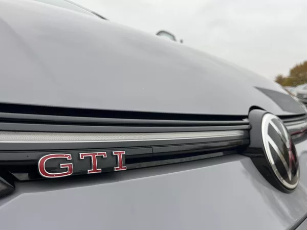 Volkswagen Golf GTI 2.0 TSI 180 KW - foto 11