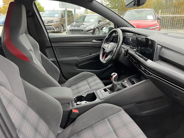Volkswagen Golf GTI 2.0 TSI 180 KW - foto 16