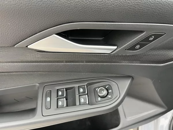 Volkswagen Golf GTI 2.0 TSI 180 KW - foto 17