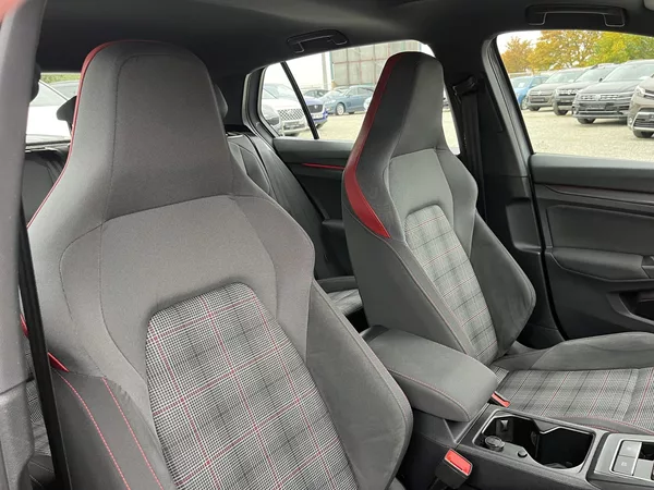 Volkswagen Golf GTI 2.0 TSI 180 KW - foto 20