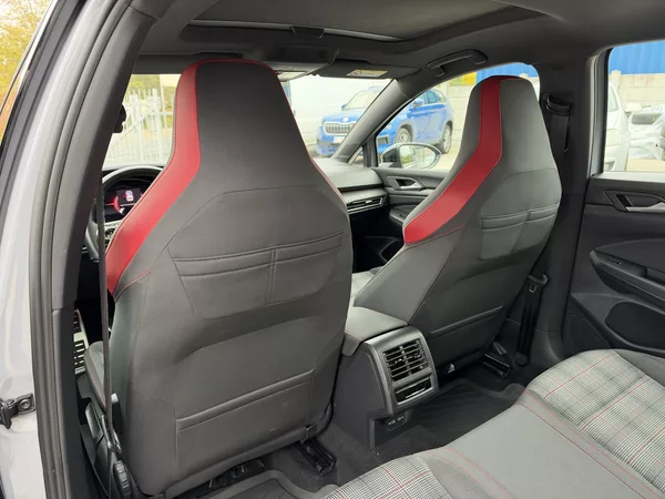 Volkswagen Golf GTI 2.0 TSI 180 KW - foto 42