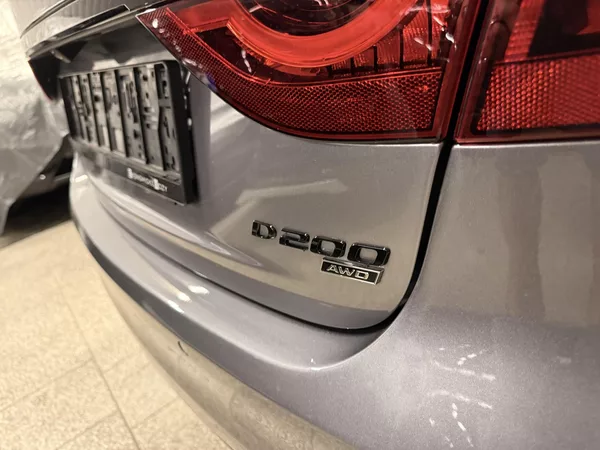 Jaguar XF 2.0d R-Dynamic, AWD,ZÁRUKA,200 - foto 12