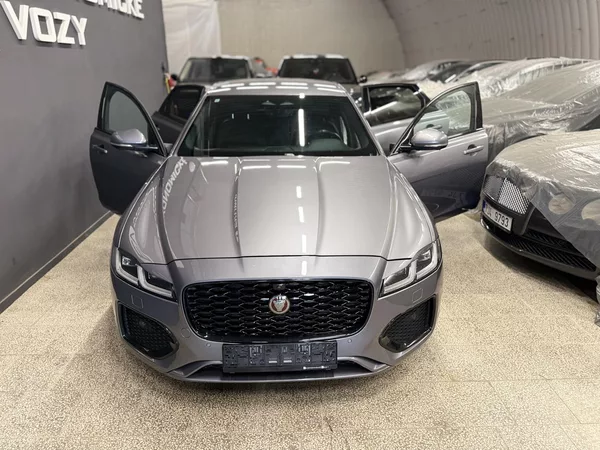 Jaguar XF 2.0d R-Dynamic, AWD,ZÁRUKA,200 - foto 15