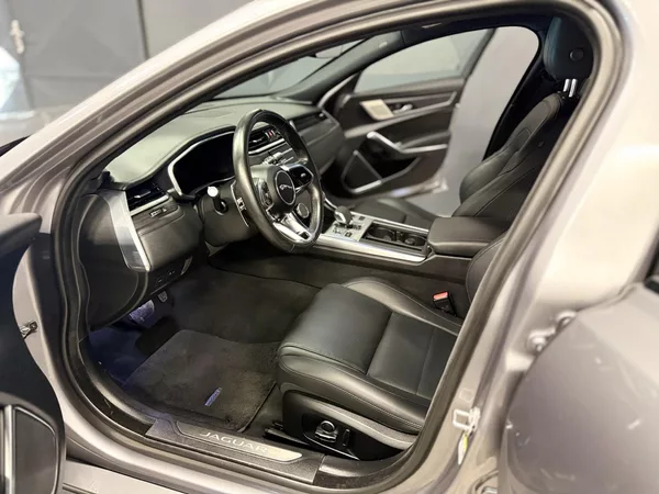 Jaguar XF 2.0d R-Dynamic, AWD,ZÁRUKA,200 - foto 17