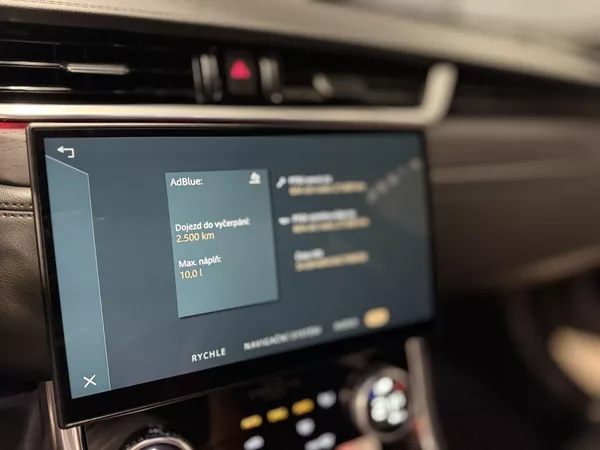 Jaguar XF 2.0d R-Dynamic, AWD,ZÁRUKA,200 - foto 28