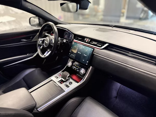 Jaguar XF 2.0d R-Dynamic, AWD,ZÁRUKA,200 - foto 38