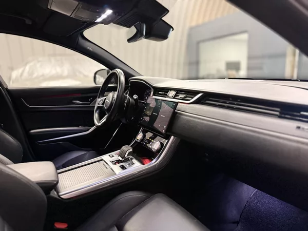 Jaguar XF 2.0d R-Dynamic, AWD,ZÁRUKA,200 - foto 39