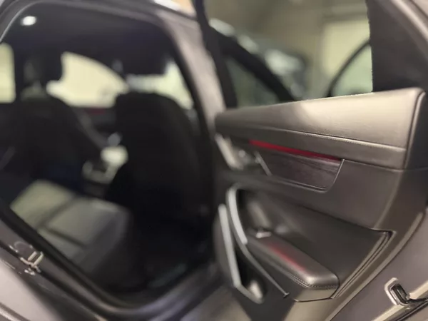 Jaguar XF 2.0d R-Dynamic, AWD,ZÁRUKA,200 - foto 40