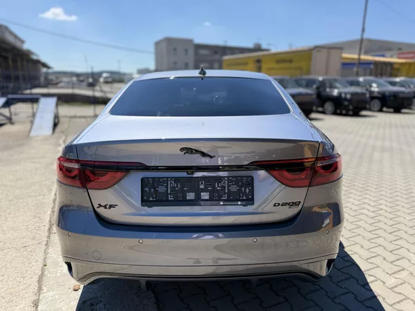 Jaguar XF 2.0d R-Dynamic, AWD,ZÁRUKA,200 - foto 44
