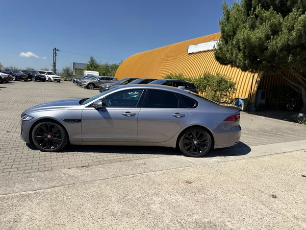 Jaguar XF 2.0d R-Dynamic, AWD,ZÁRUKA,200 - foto 47