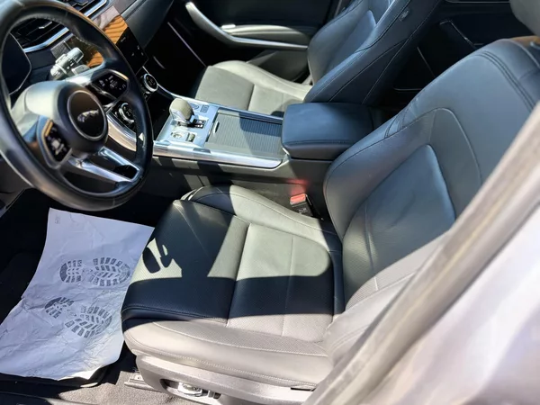 Jaguar XF 2.0d R-Dynamic, AWD,ZÁRUKA,200 - foto 49