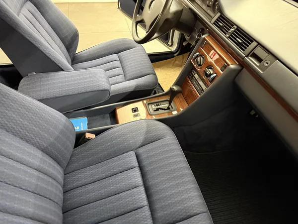 Mercedes-Benz Třídy E 2.3 , AT ,SERVIS DOLOŽEN! - foto 13