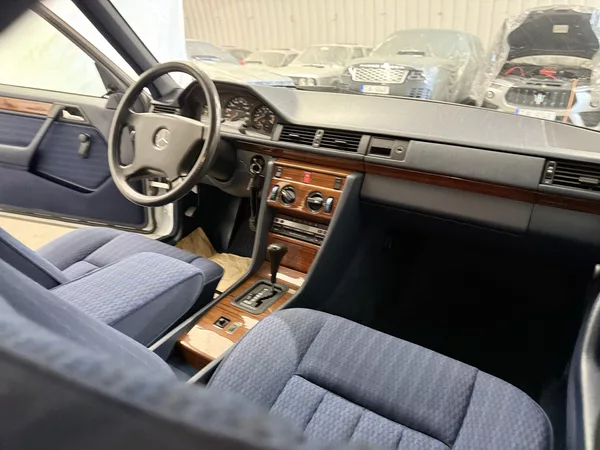 Mercedes-Benz Třídy E 2.3 , AT ,SERVIS DOLOŽEN! - foto 15