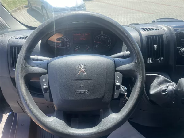 Peugeot Boxer 2,2 HDi 103kw Klima 6míst Tažn - foto 13