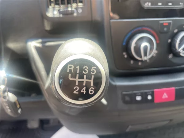 Peugeot Boxer 2,2 HDi 103kw Klima 6míst Tažn - foto 16
