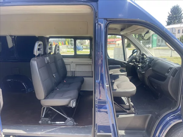Peugeot Boxer 2,2 HDi 103kw Klima 6míst Tažn - foto 9