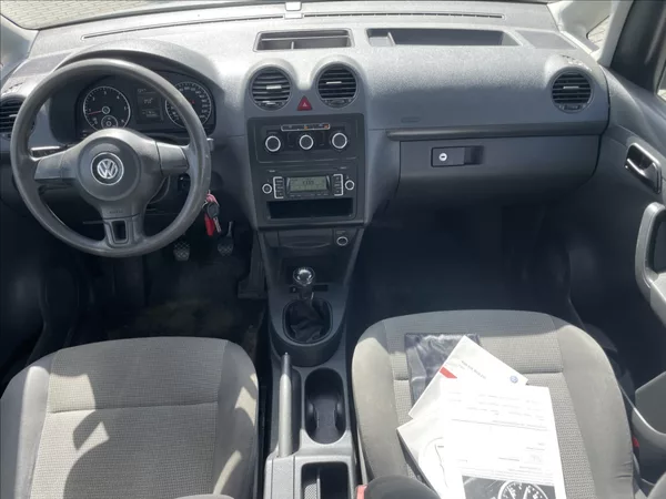 Volkswagen Caddy 1,6 TDi 75kw MAXI Tažné DPH po - foto 11